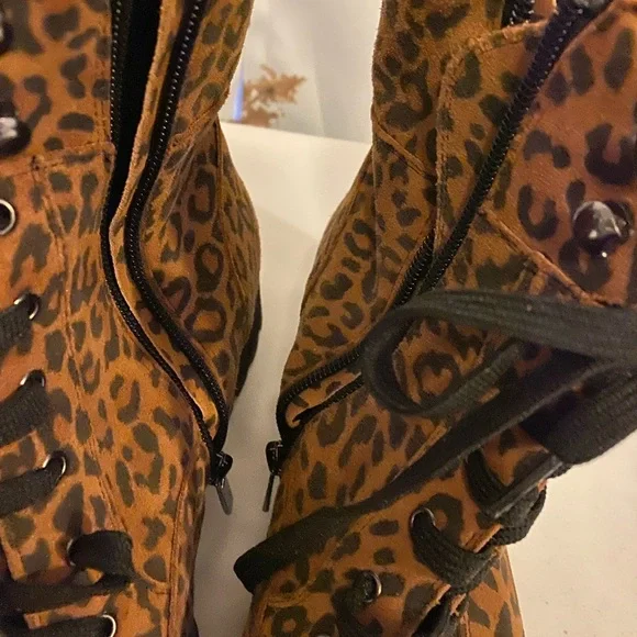 Women’s Donald J. Pliner Cheetah Print Boots Size 8.5 - Picture 4 of 9